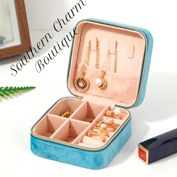 🆕Blue Velvet Jewelry Box - Picture 1 of 7